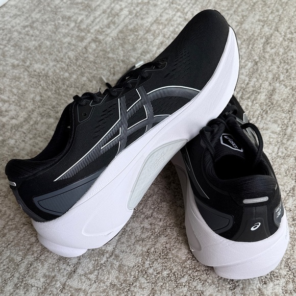 ASICS Gel-Kayano 30 Black and White Men's Running Shoes - Picture 5 of 13